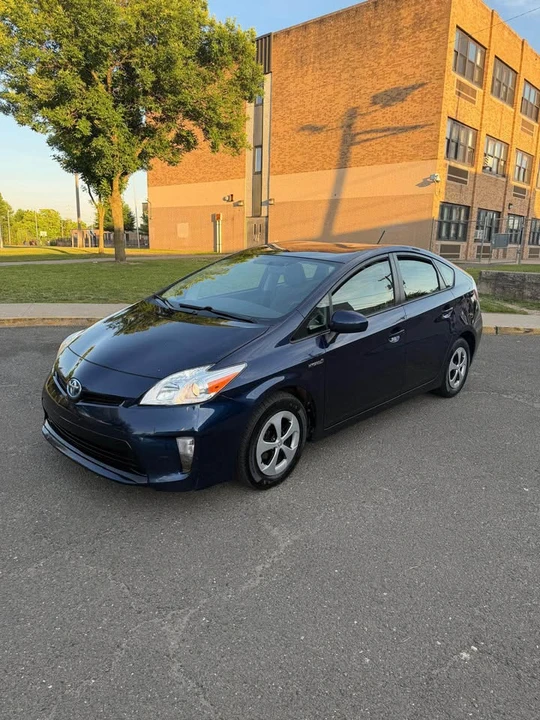2014 Toyota Prius 3rd Gen - Image 9 of 19