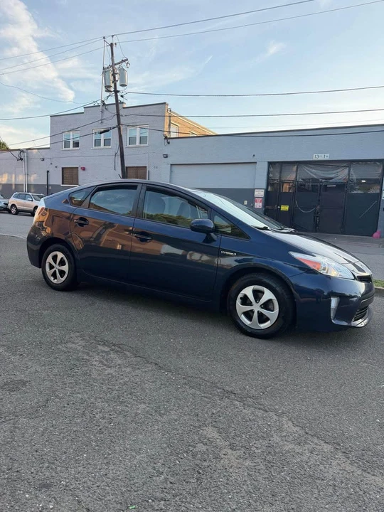 2014 Toyota Prius 3rd Gen - Image 10 of 19