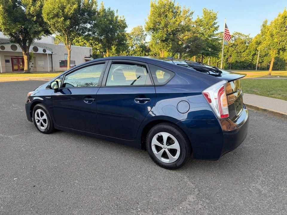 2014 Toyota Prius 3rd Gen - Image 5 of 19
