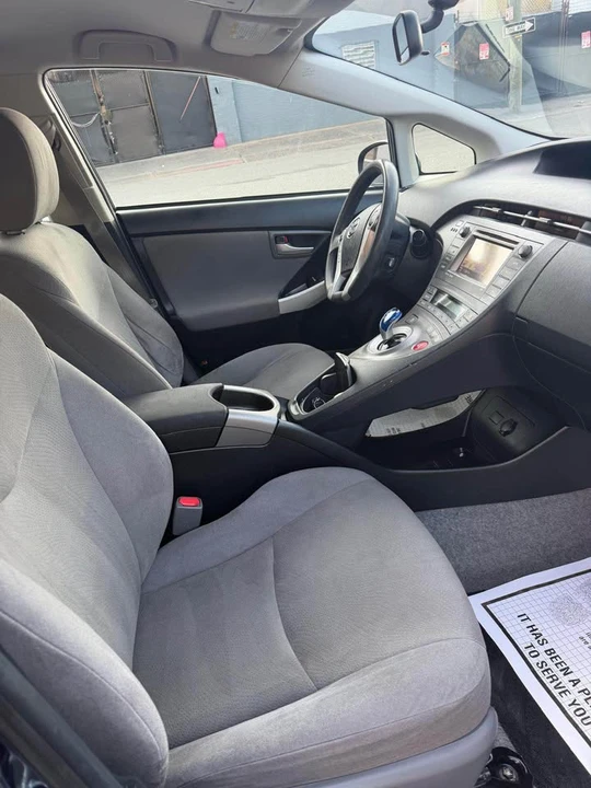 2014 Toyota Prius 3rd Gen - Image 16 of 19