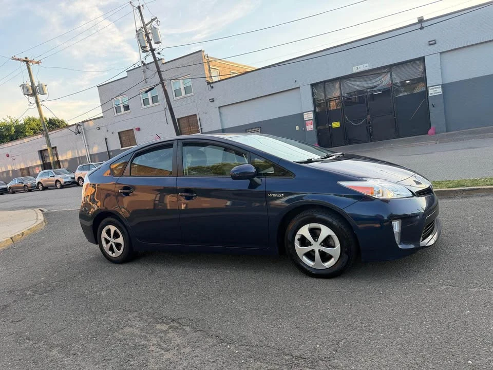 2014 Toyota Prius 3rd Gen - Image 2 of 19