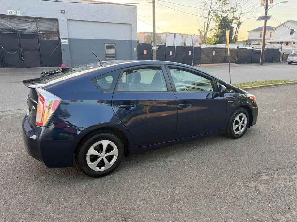 2014 Toyota Prius 3rd Gen - Image 4 of 19