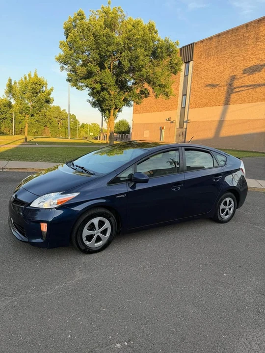 2014 Toyota Prius 3rd Gen - Image 13 of 19