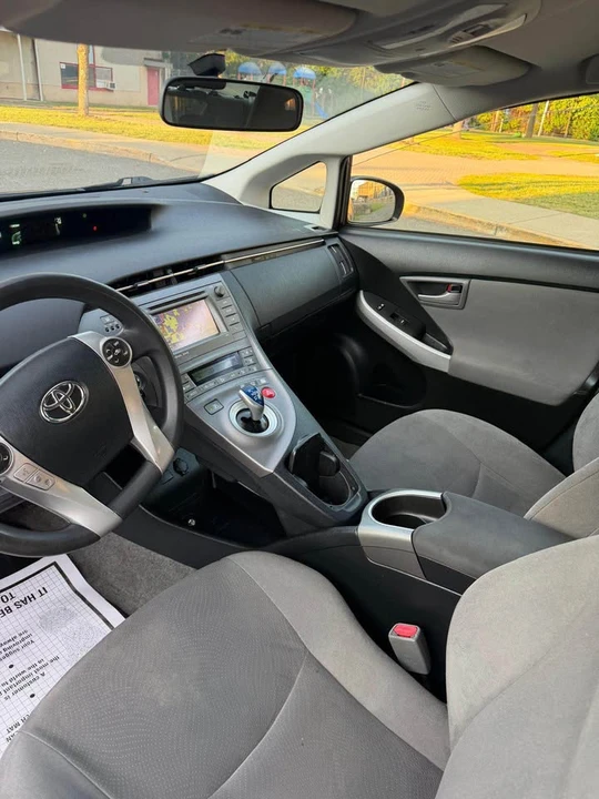 2014 Toyota Prius 3rd Gen - Image 15 of 19