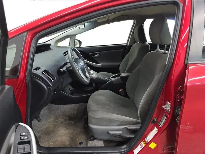 2014 Toyota Prius 3rd Gen - Image 9 of 12
