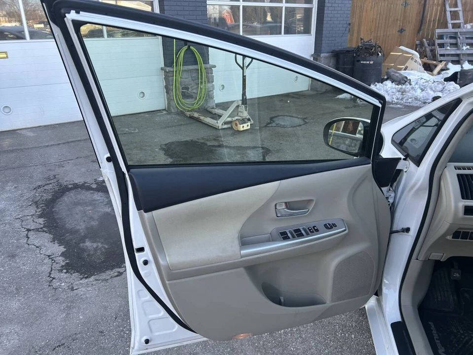 2014 Toyota Prius 3rd Gen - Image 16 of 21