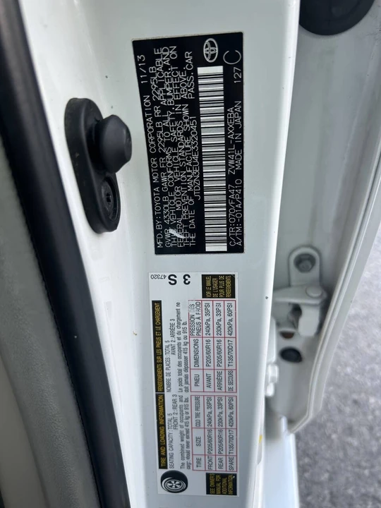 2014 Toyota Prius 3rd Gen - Image 14 of 21