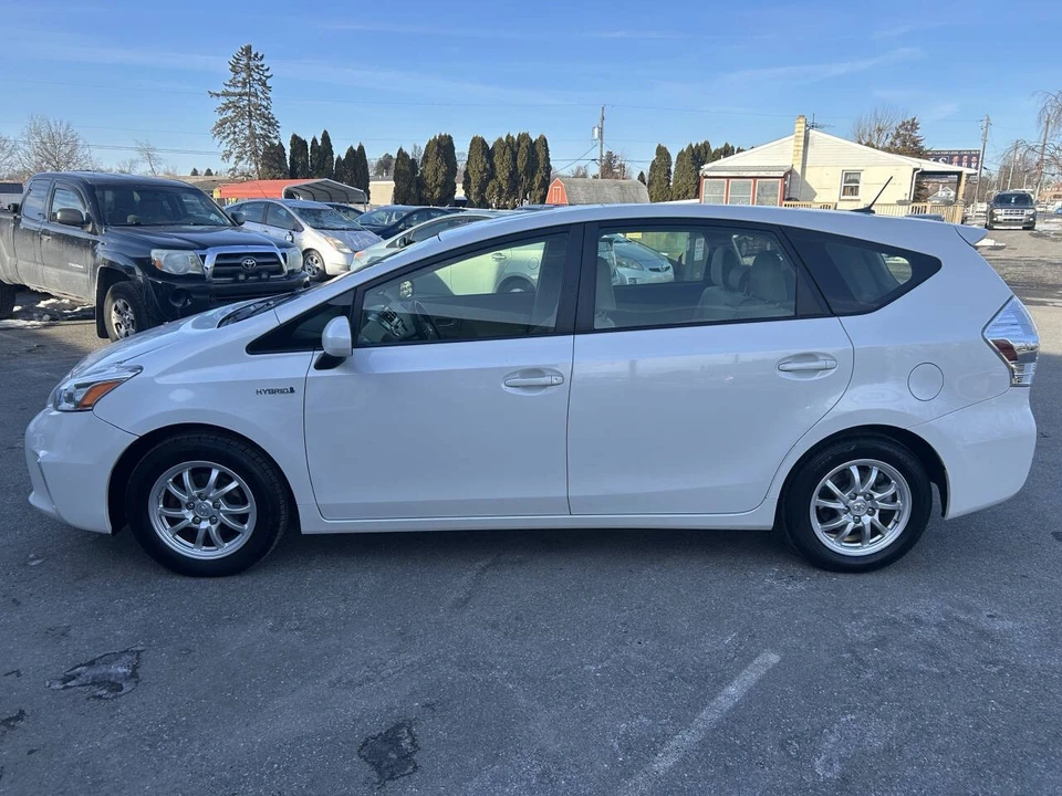 2014 Toyota Prius 3rd Gen - Image 9 of 21