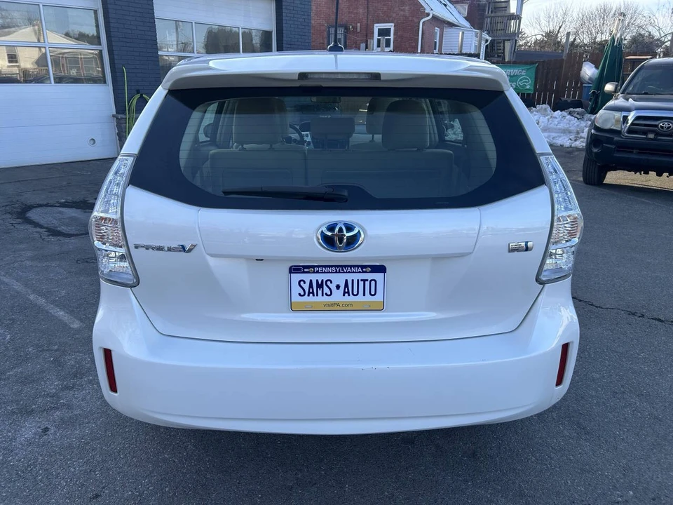 2014 Toyota Prius 3rd Gen - Image 7 of 21