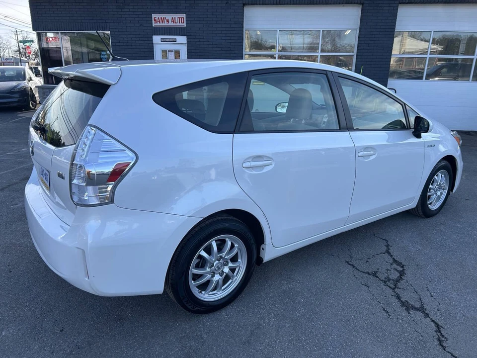 2014 Toyota Prius 3rd Gen - Image 6 of 21