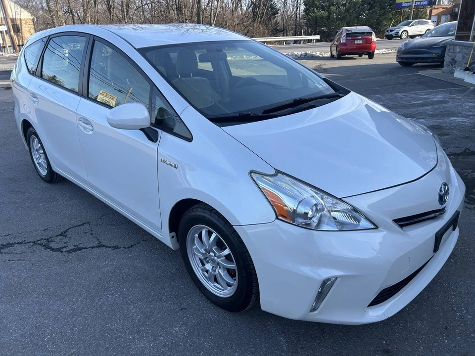2014 Toyota Prius 3rd Gen - Image 4 of 21