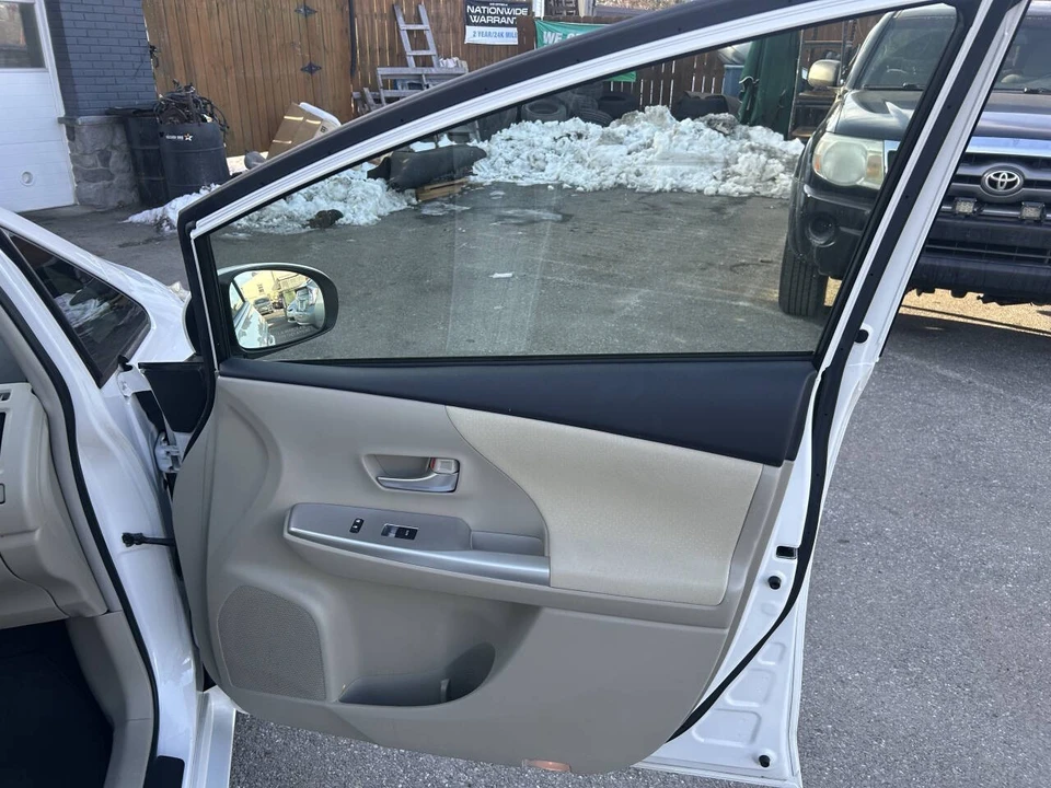 2014 Toyota Prius 3rd Gen - Image 19 of 21