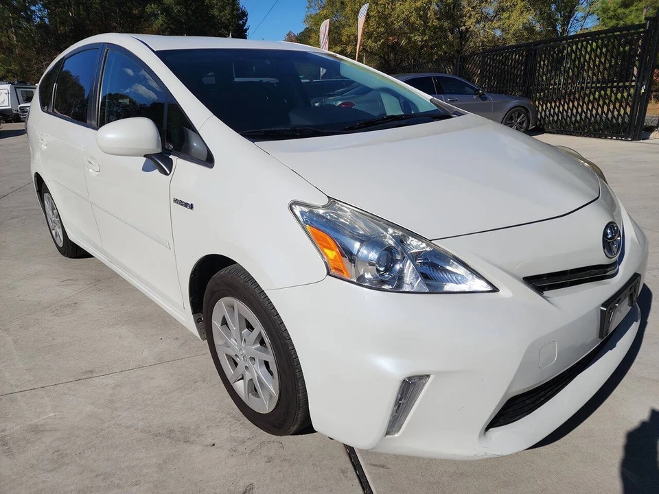 2014 Toyota Prius 3rd Gen - Image 8 of 21