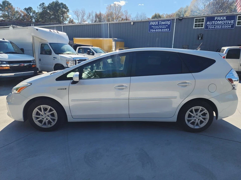 2014 Toyota Prius 3rd Gen - Image 3 of 21