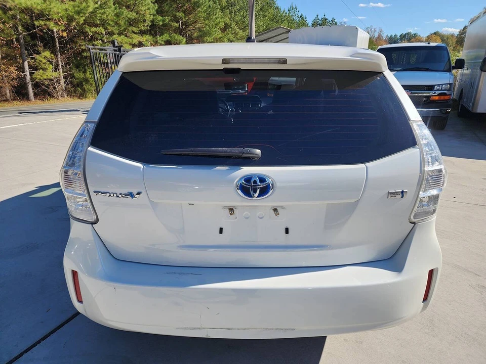2014 Toyota Prius 3rd Gen - Image 5 of 21