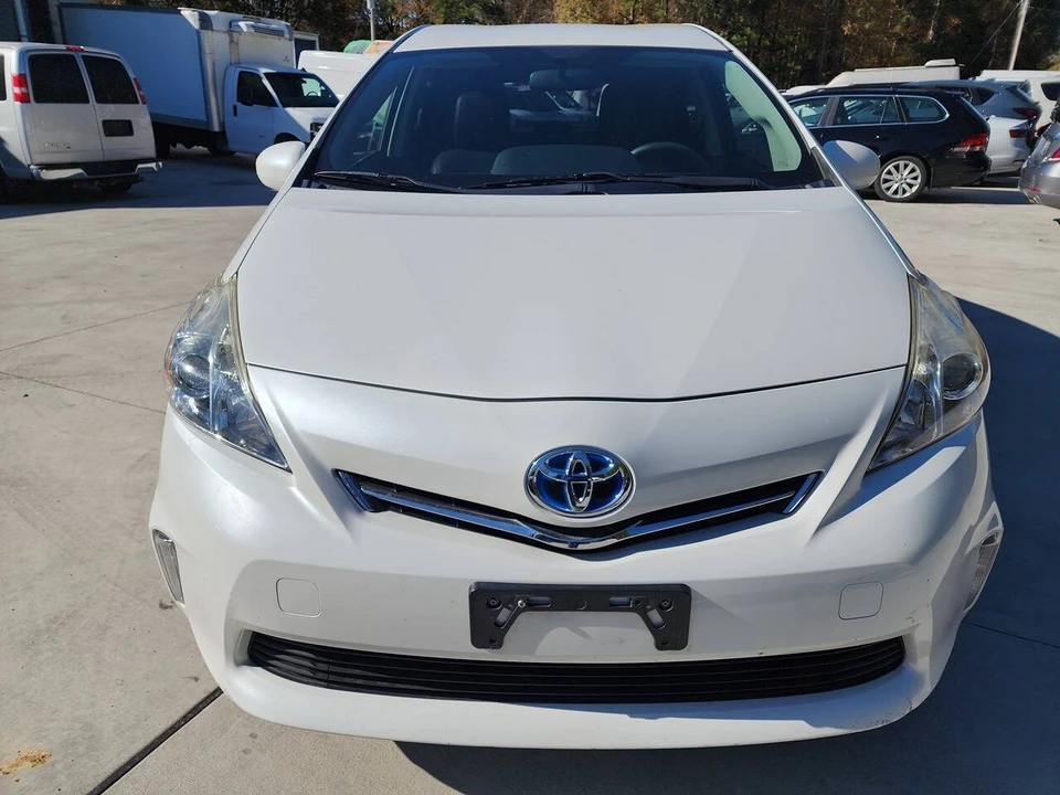 2014 Toyota Prius 3rd Gen - Image 9 of 21