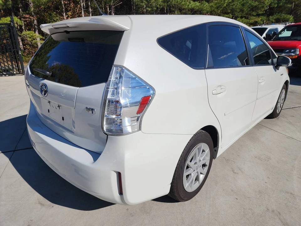 2014 Toyota Prius 3rd Gen - Image 6 of 21