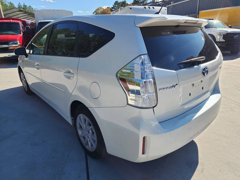 2014 Toyota Prius 3rd Gen - Image 4 of 21