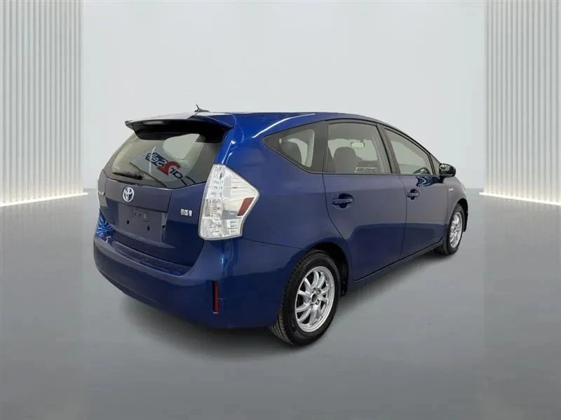 2014 Toyota Prius 3rd Gen - Image 5 of 12