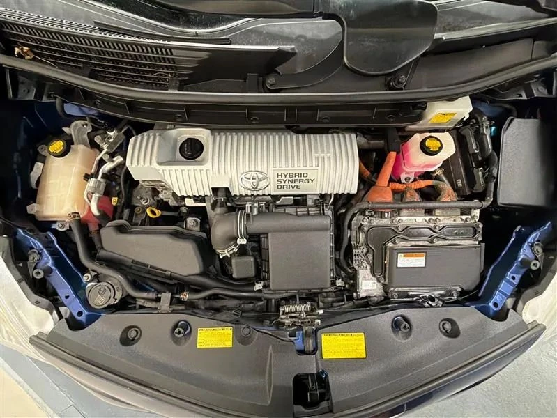 2014 Toyota Prius 3rd Gen - Image 11 of 12