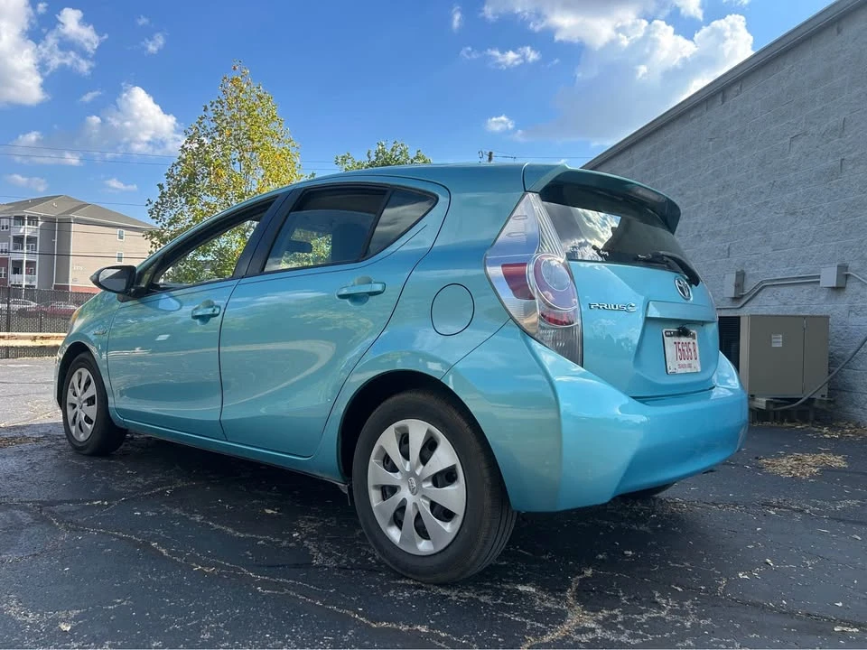 2014 Toyota Prius - Image 4 of 15