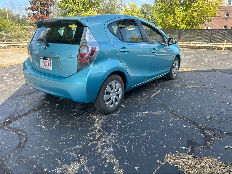 2014 Toyota Prius - Image 5 of 15