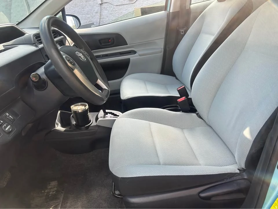 2014 Toyota Prius - Image 8 of 15