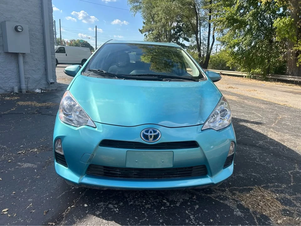 2014 Toyota Prius - Image 2 of 15