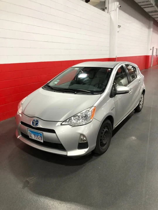 2014 Toyota Prius - Image 2 of 5