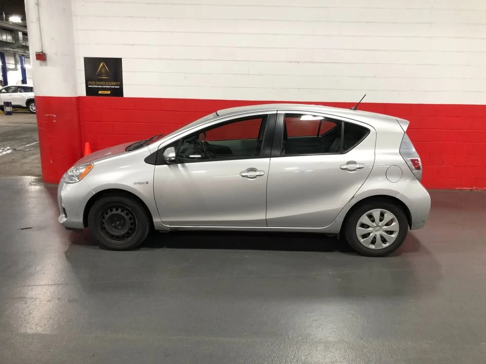 2014 Toyota Prius - Image 3 of 5