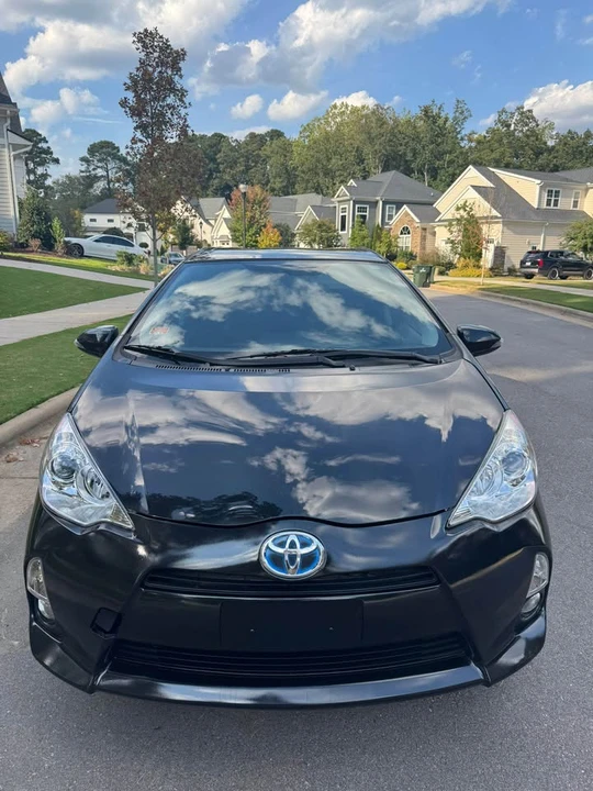 2014 Toyota Prius 3rd Gen - Image 3 of 11