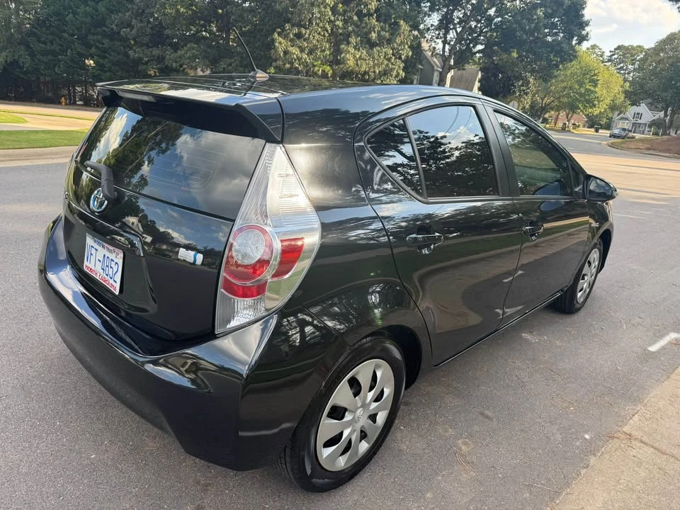 2014 Toyota Prius 3rd Gen - Image 5 of 11