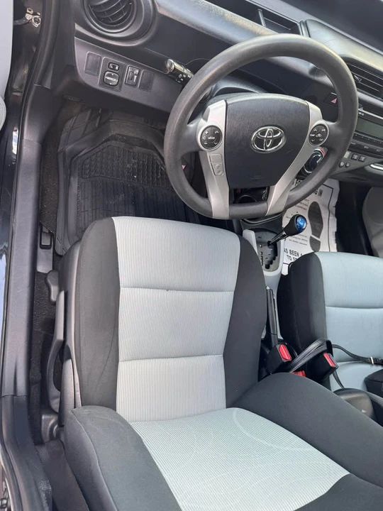 2014 Toyota Prius 3rd Gen - Image 9 of 11
