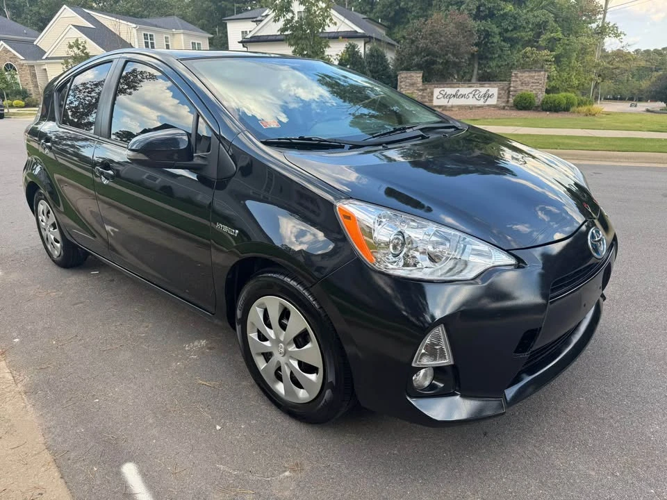 2014 Toyota Prius 3rd Gen - Image 2 of 11