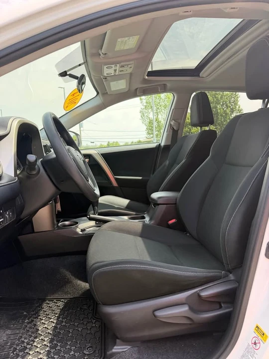 2014 Toyota RAV4 - Image 7 of 8
