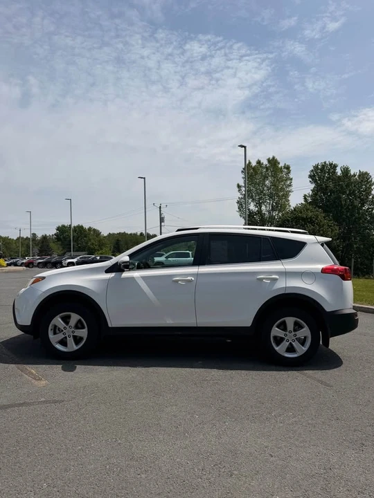 2014 Toyota RAV4 - Image 3 of 8