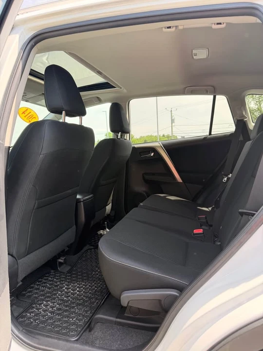 2014 Toyota RAV4 - Image 6 of 8