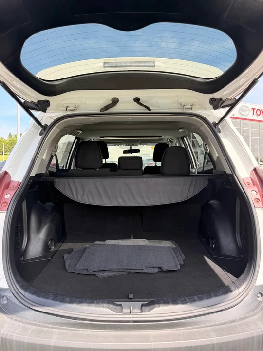 2014 Toyota RAV4 - Image 5 of 8