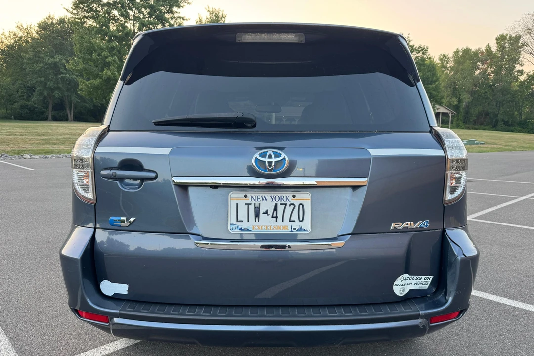 2014 Toyota RAV4 4th Gen - Image 5 of 31