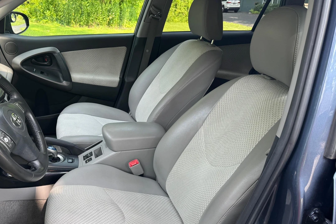 2014 Toyota RAV4 4th Gen - Image 28 of 31