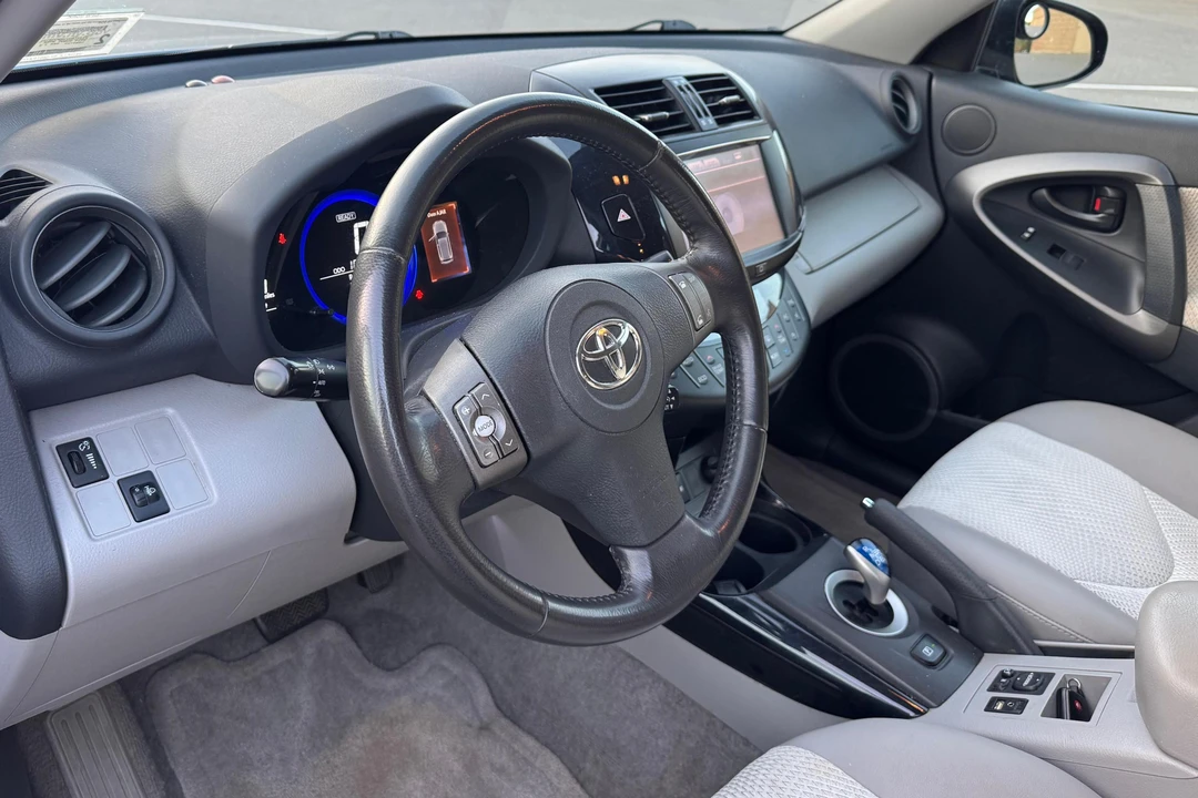 2014 Toyota RAV4 4th Gen - Image 27 of 31