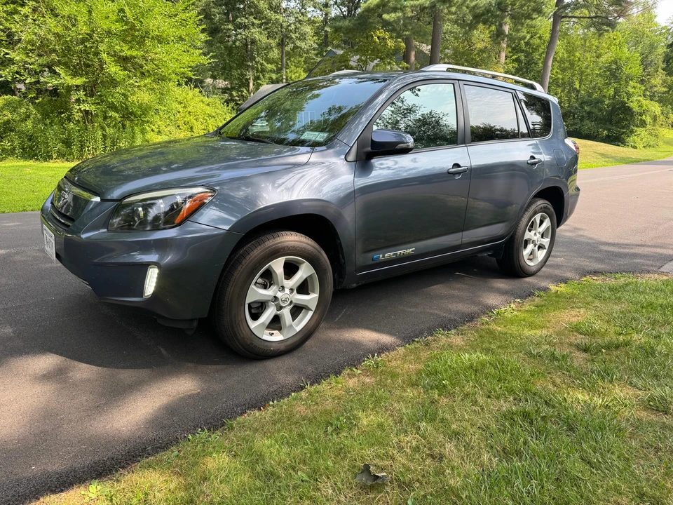 2014 Toyota RAV4 4th Gen - Image 7 of 31