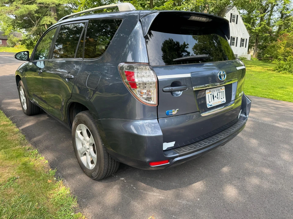 2014 Toyota RAV4 4th Gen - Image 9 of 31