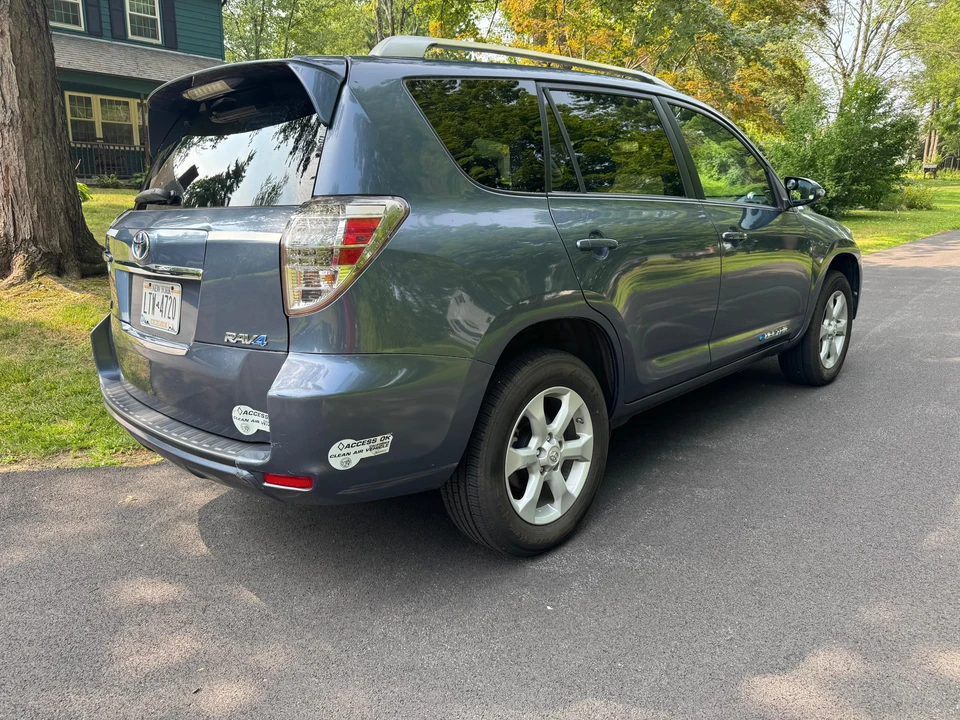 2014 Toyota RAV4 4th Gen - Image 11 of 31