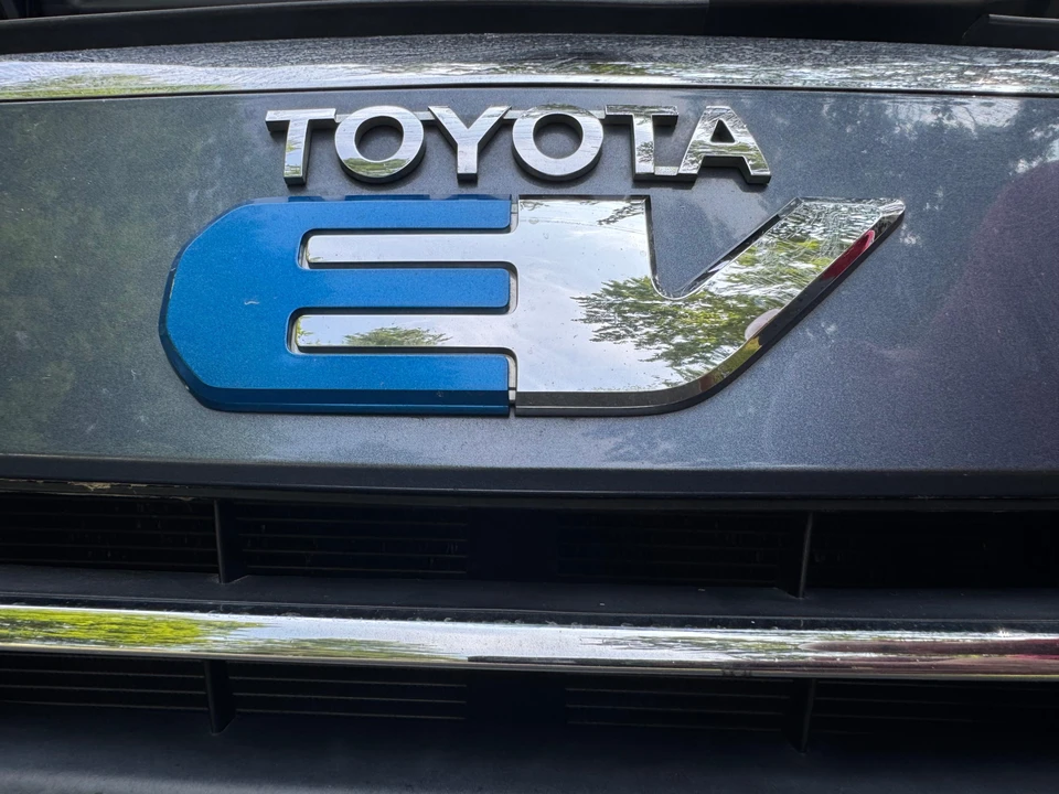 2014 Toyota RAV4 4th Gen - Image 15 of 31