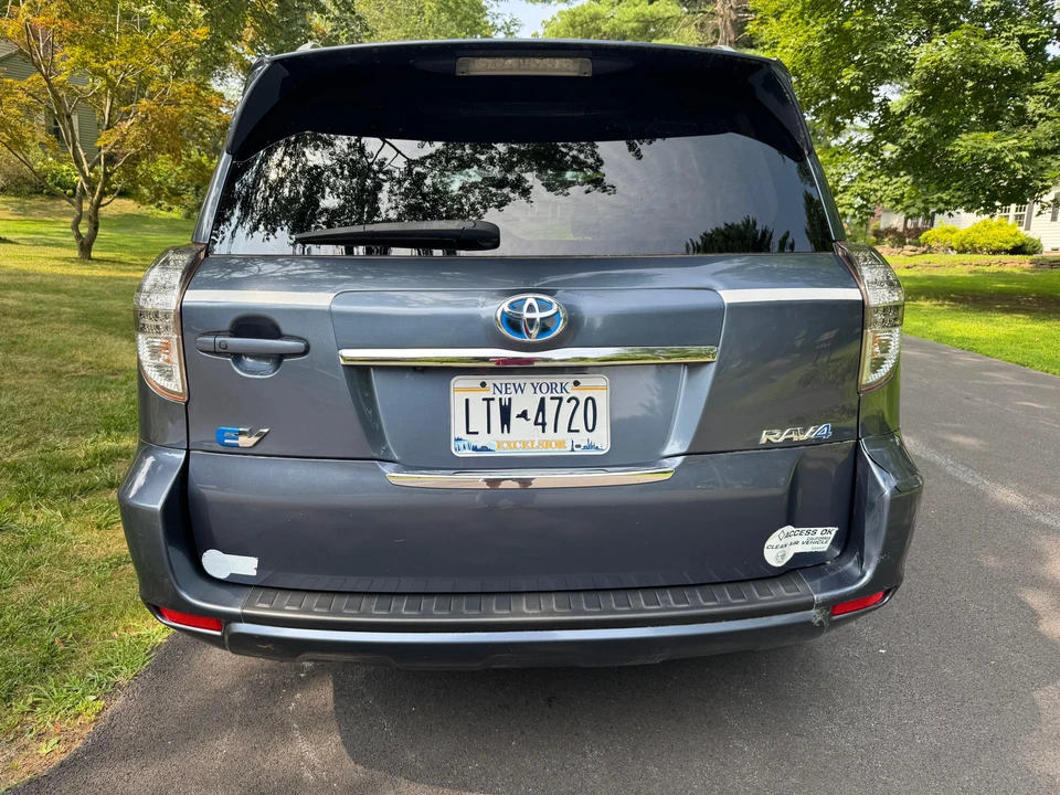 2014 Toyota RAV4 4th Gen - Image 10 of 31