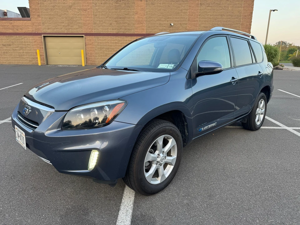 2014 Toyota RAV4 4th Gen - Image 6 of 31