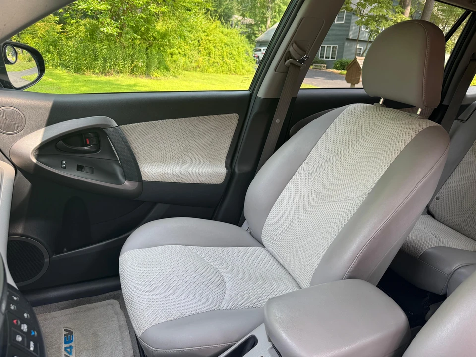 2014 Toyota RAV4 4th Gen - Image 31 of 31
