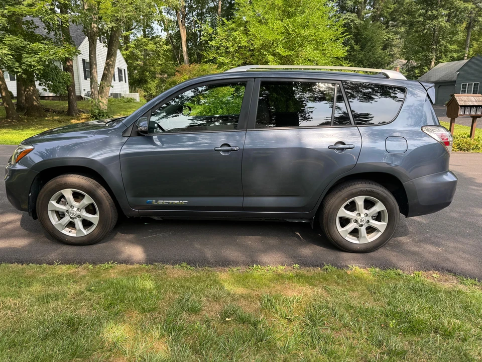 2014 Toyota RAV4 4th Gen - Image 8 of 31