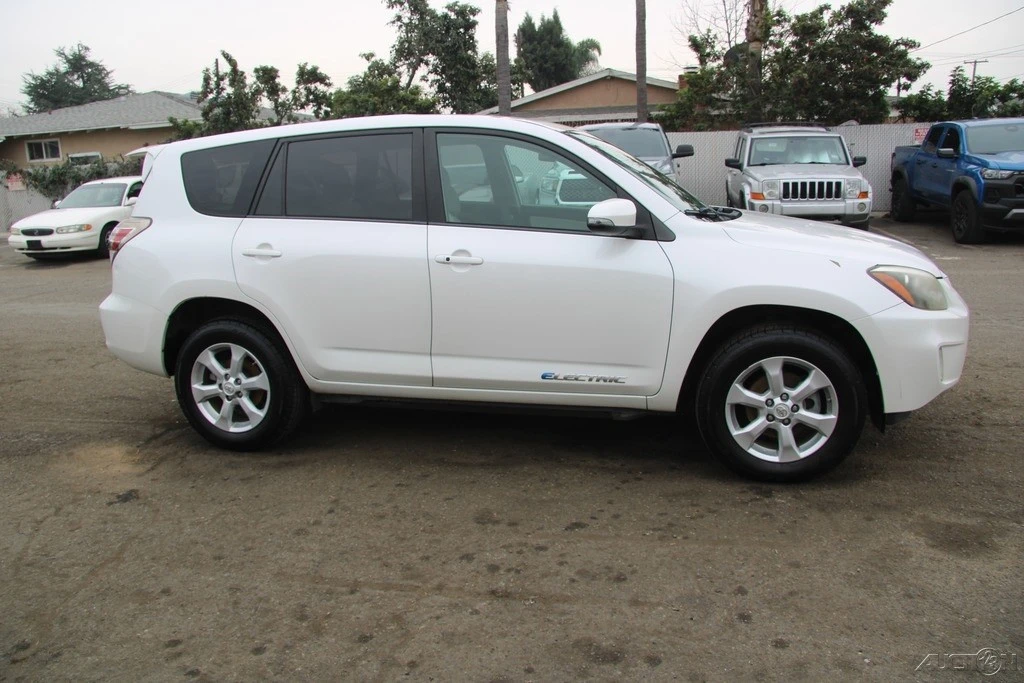 2014 Toyota RAV4 4th Gen - Image 7 of 21